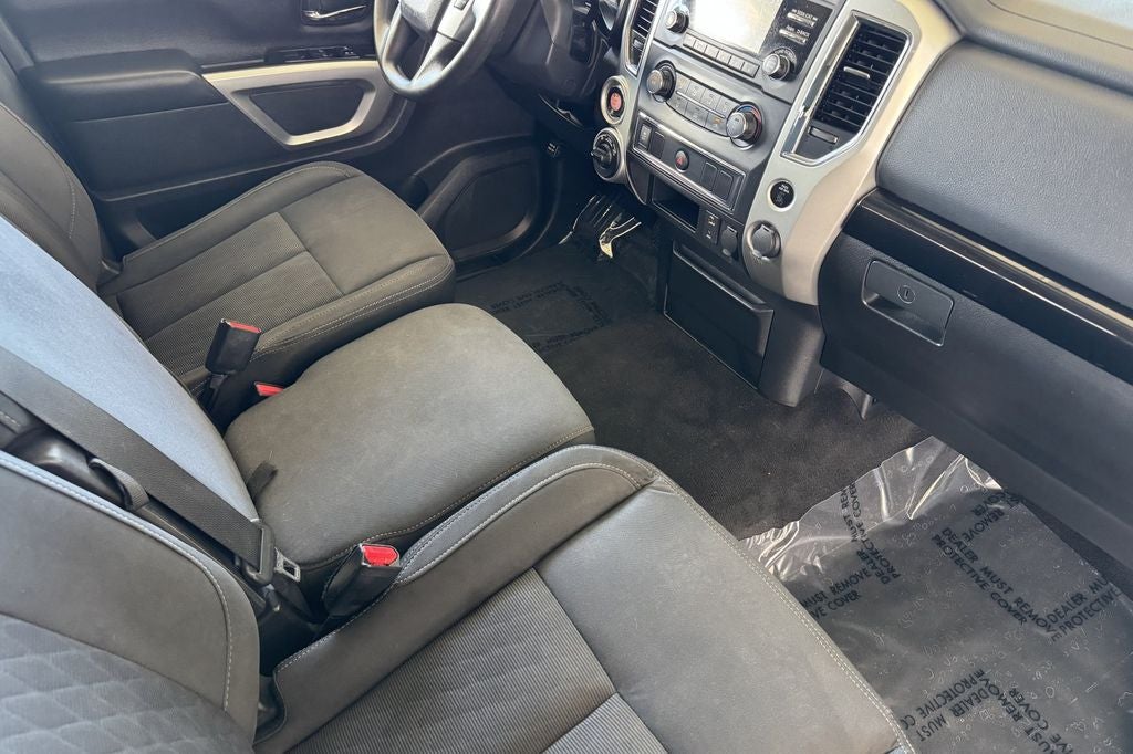 2017 Nissan Titan SV