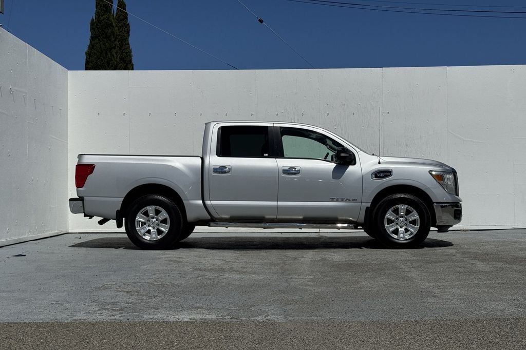 2017 Nissan Titan SV