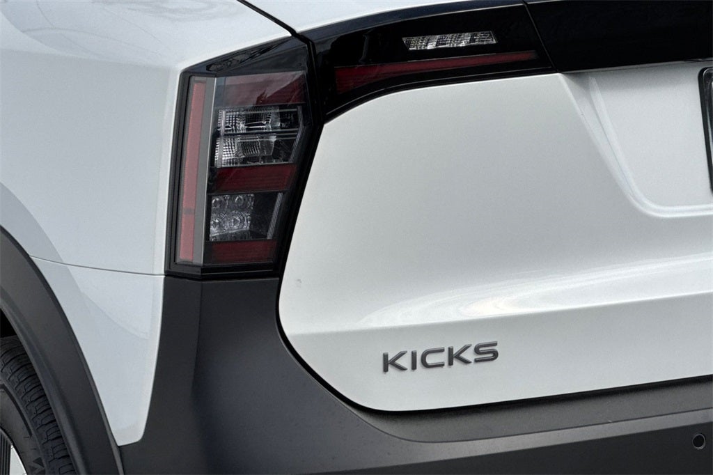 2025 Nissan Kicks SV