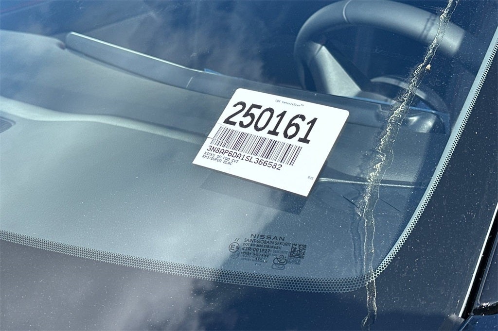 2025 Nissan Kicks SR