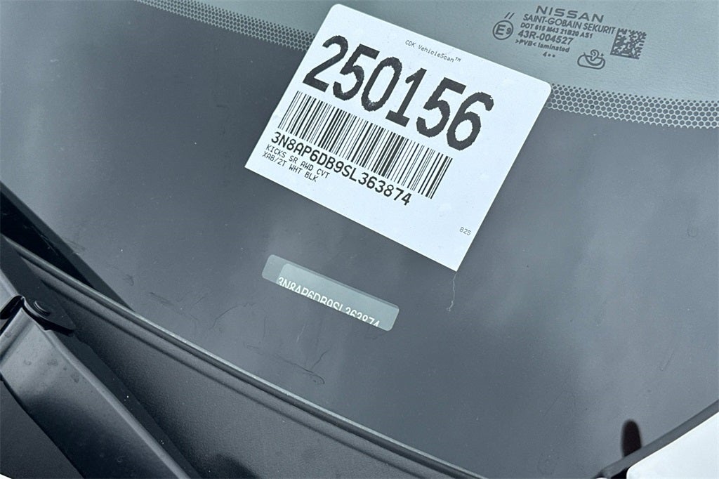 2025 Nissan Kicks SR