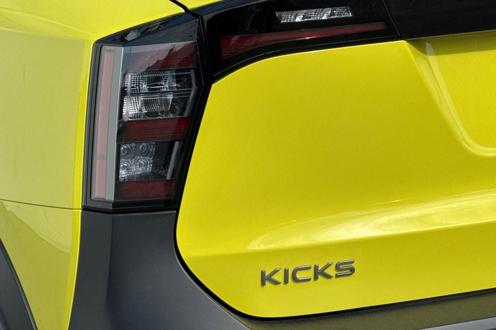 2025 Nissan Kicks SR
