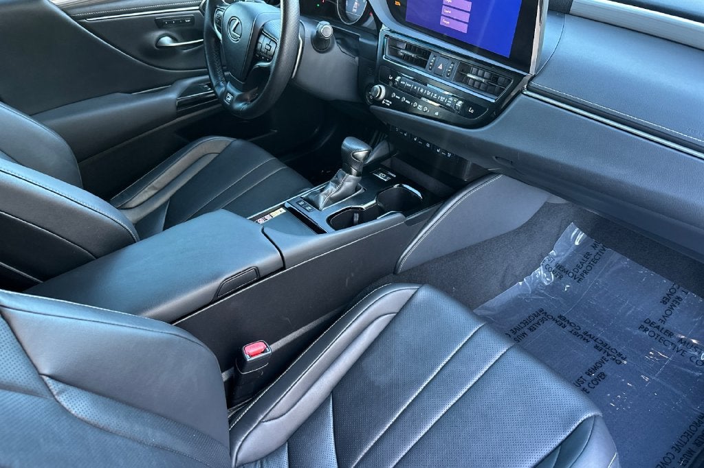 2024 Lexus ES 300h F SPORT Handling