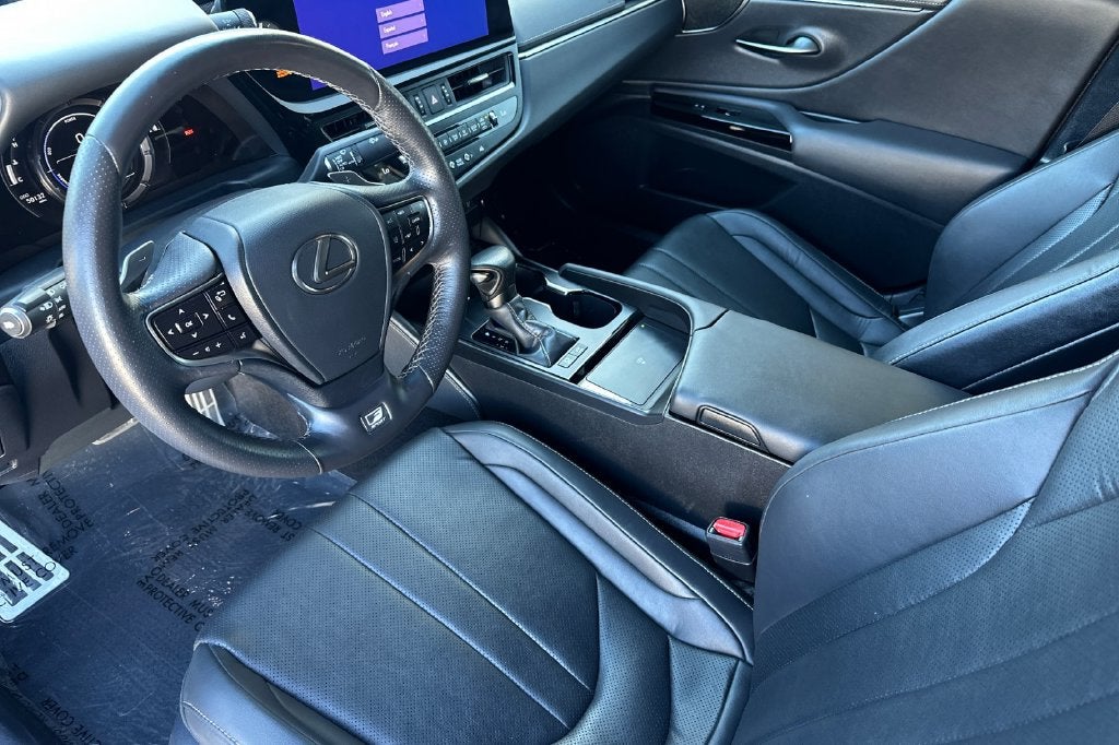 2024 Lexus ES 300h F SPORT Handling