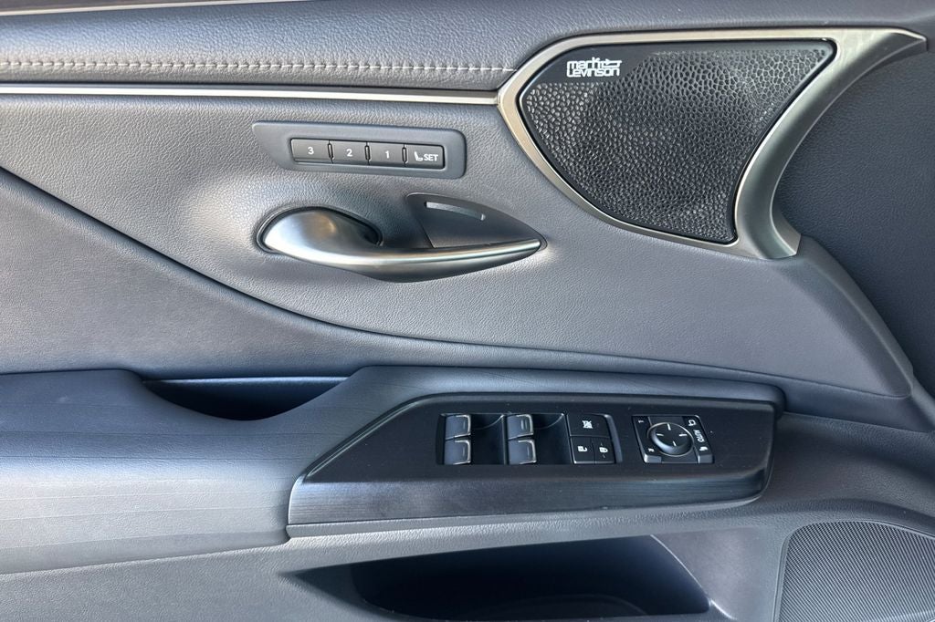 2021 Lexus ES 300h Luxury