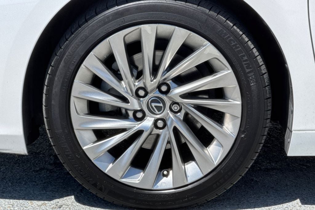 2021 Lexus ES 300h Luxury