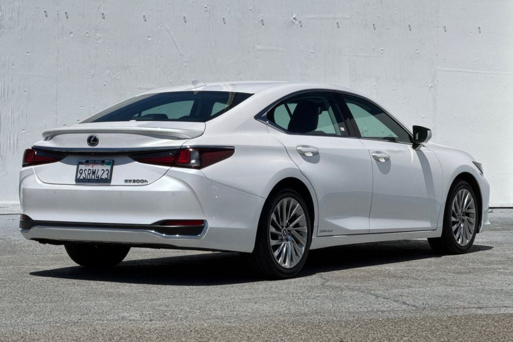 2021 Lexus ES 300h Luxury
