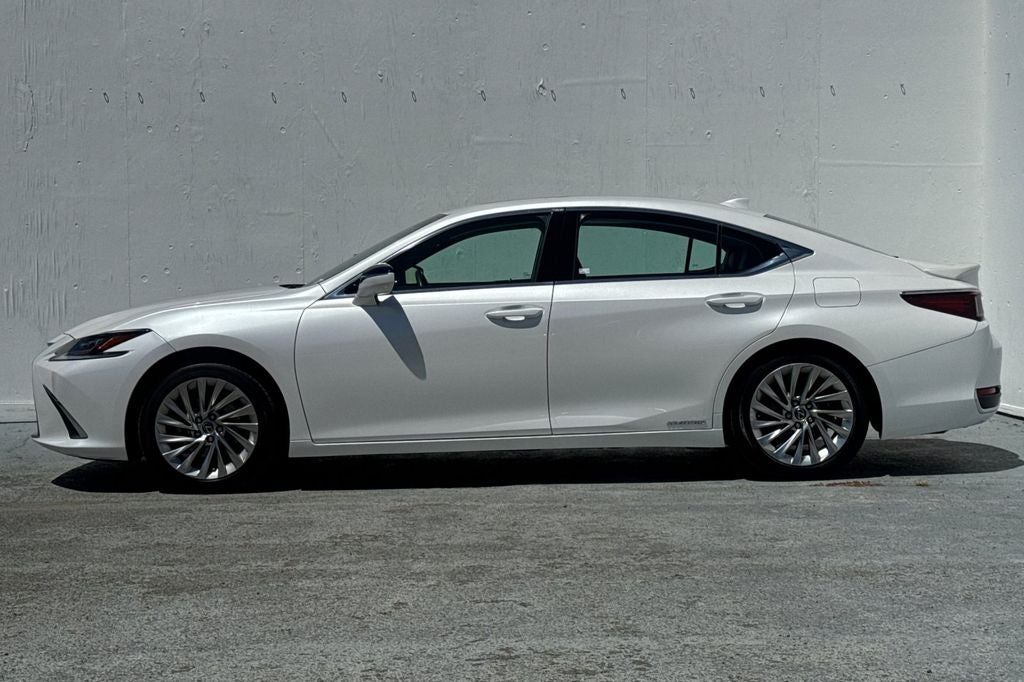 2021 Lexus ES 300h Luxury