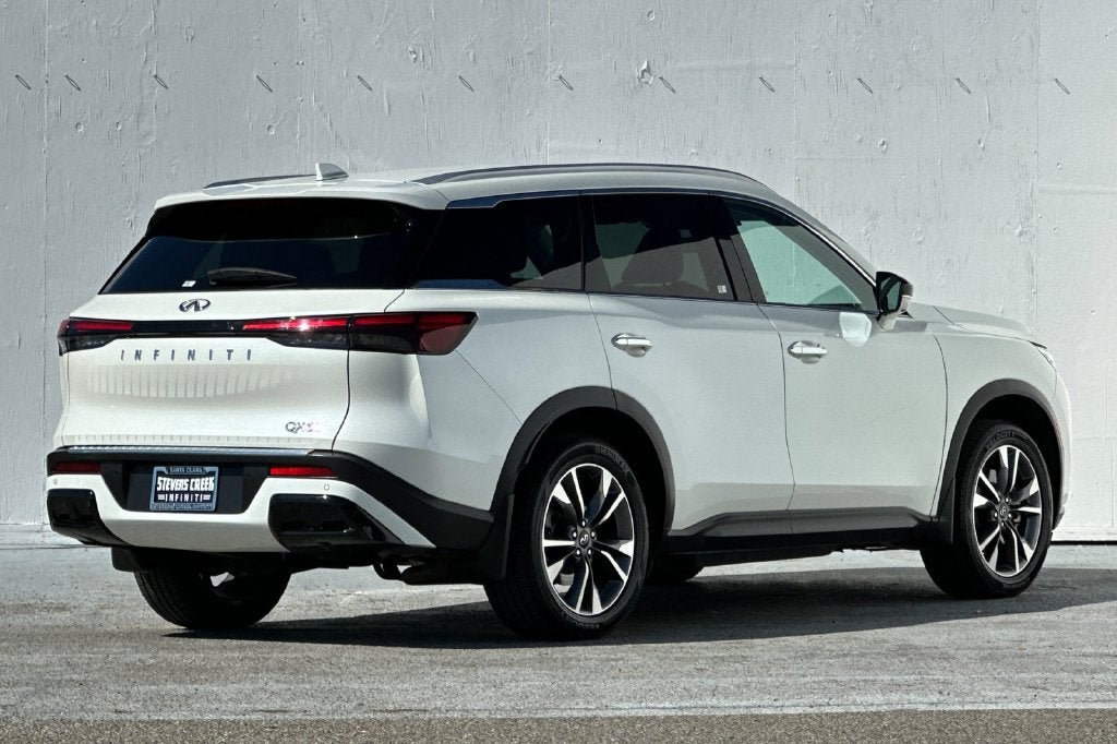 2023 INFINITI QX60 LUXE