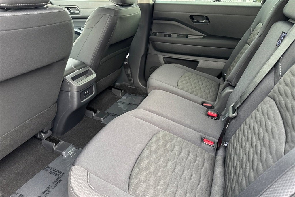 2025 Nissan Pathfinder S