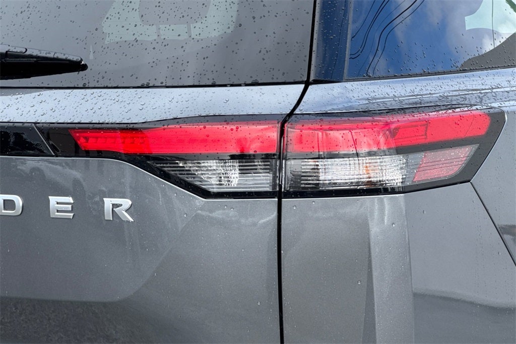 2025 Nissan Pathfinder S