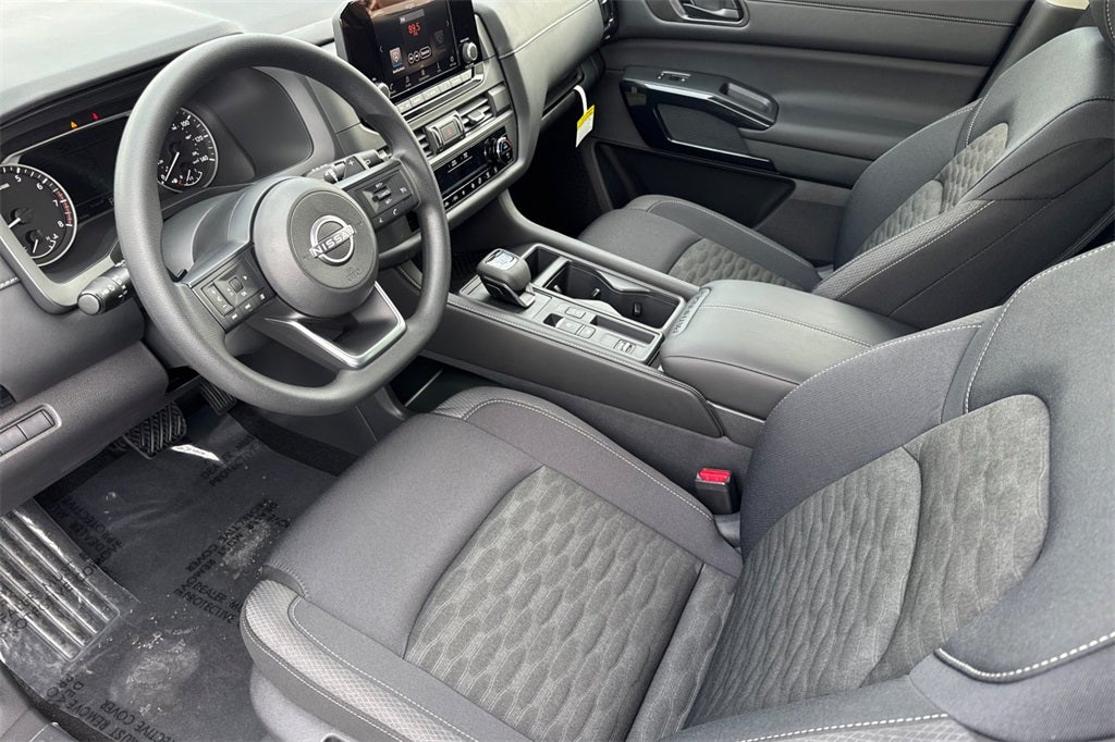 2025 Nissan Pathfinder S