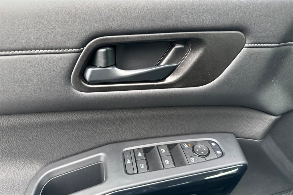 2025 Nissan Pathfinder S