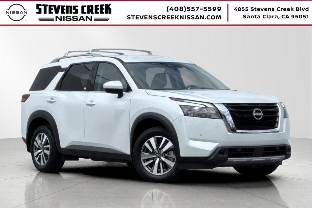 2025 Nissan Pathfinder SL 2WD's photo