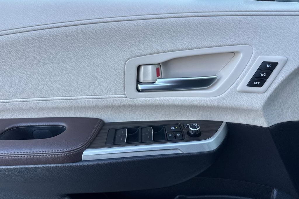 2022 Toyota Sienna Platinum 7 Passenger