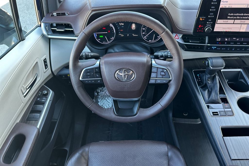 2022 Toyota Sienna Platinum 7 Passenger