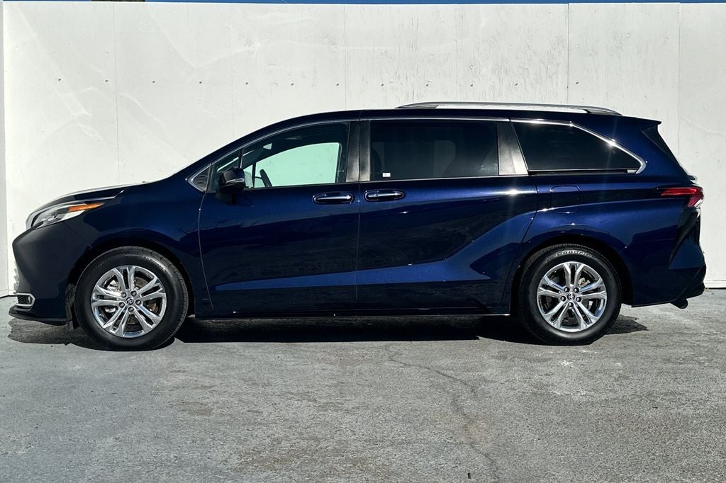 2022 Toyota Sienna Platinum 7 Passenger
