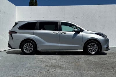 2024 Toyota Sienna LE 8 Passenger