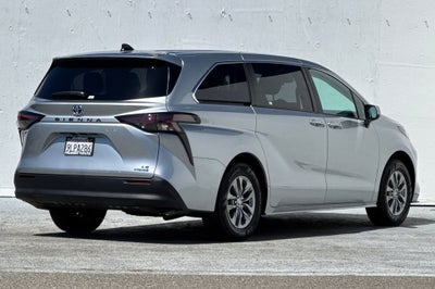 2024 Toyota Sienna LE 8 Passenger
