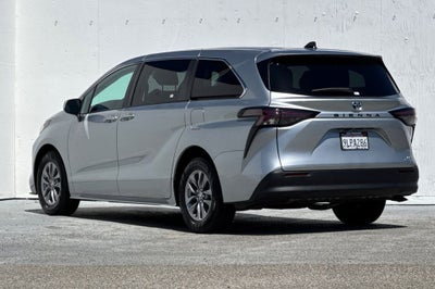 2024 Toyota Sienna LE 8 Passenger