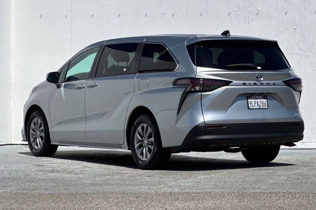 2024 Toyota Sienna LE 8 Passenger
