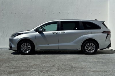 2024 Toyota Sienna LE 8 Passenger