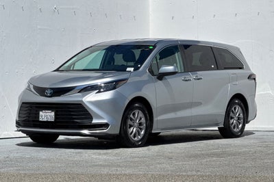 2024 Toyota Sienna LE 8 Passenger