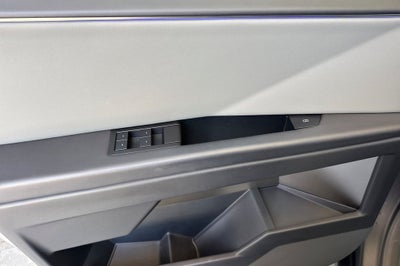 2025 Tesla Cybertruck .