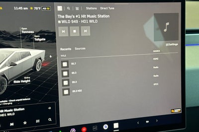 2025 Tesla Cybertruck .