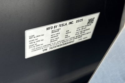 2025 Tesla Cybertruck .