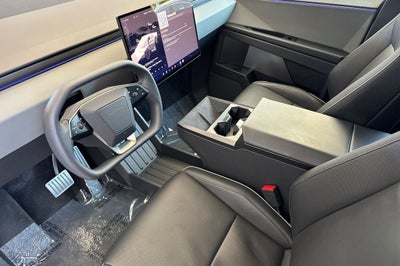 2025 Tesla Cybertruck .