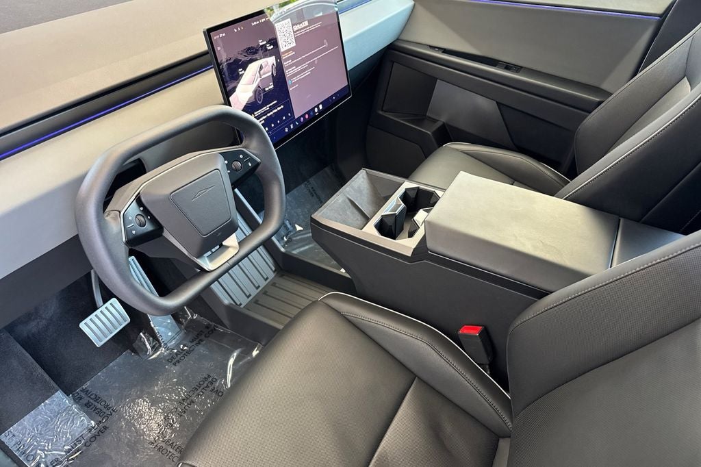 2025 Tesla Cybertruck .