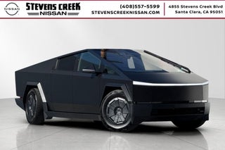 2025 Tesla Cybertruck .