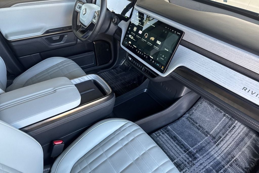 2025 Rivian R1S Ascend Tri Motor Max Pack