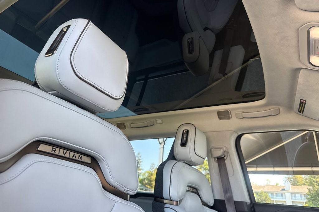 2025 Rivian R1S Ascend Tri Motor Max Pack