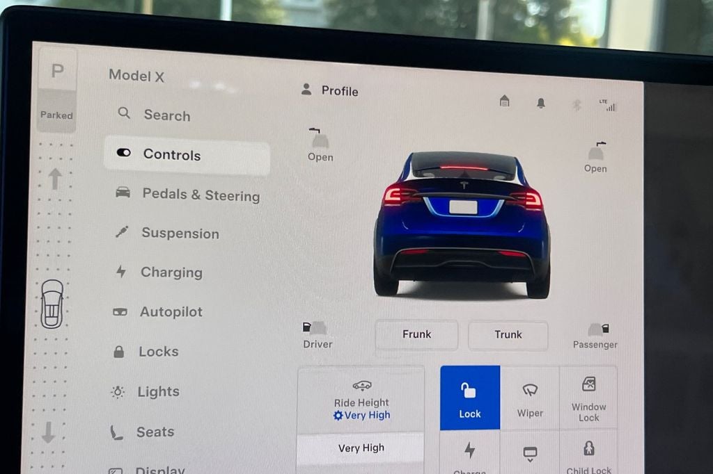 2023 Tesla Model X Standard Range