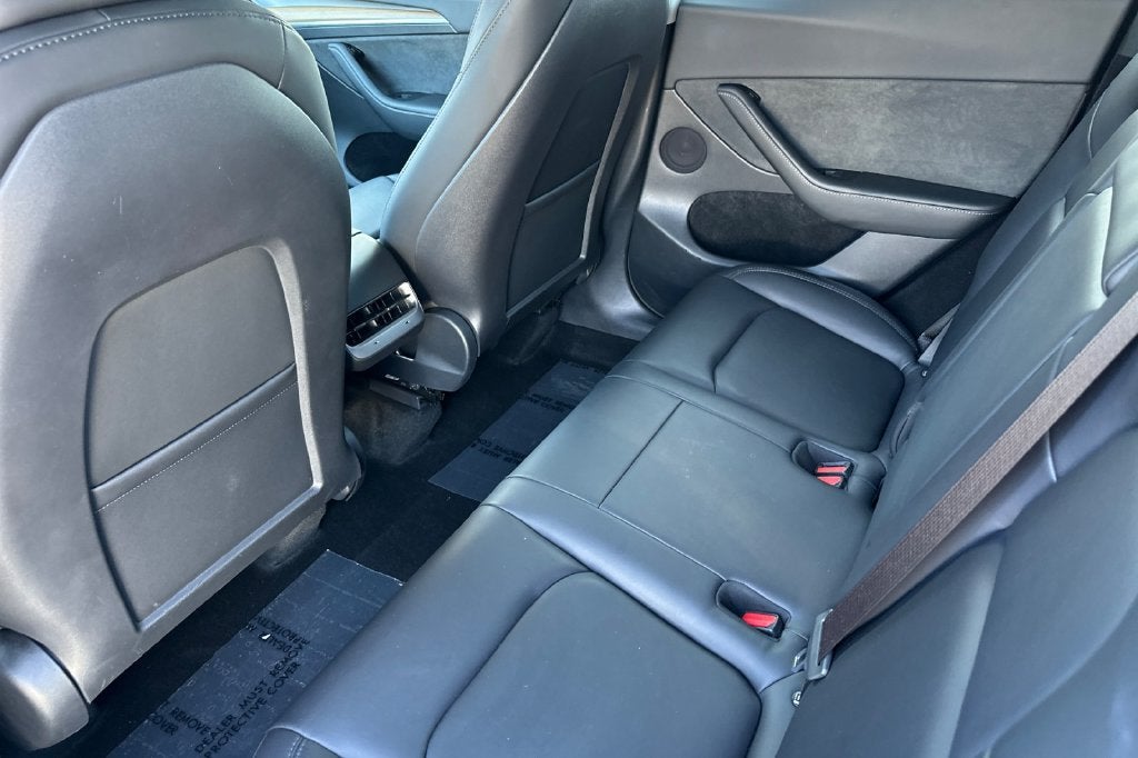 2023 Tesla Model Y HW4