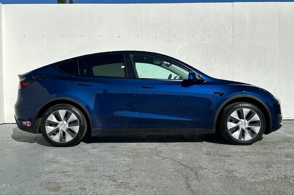 2023 Tesla Model Y HW4