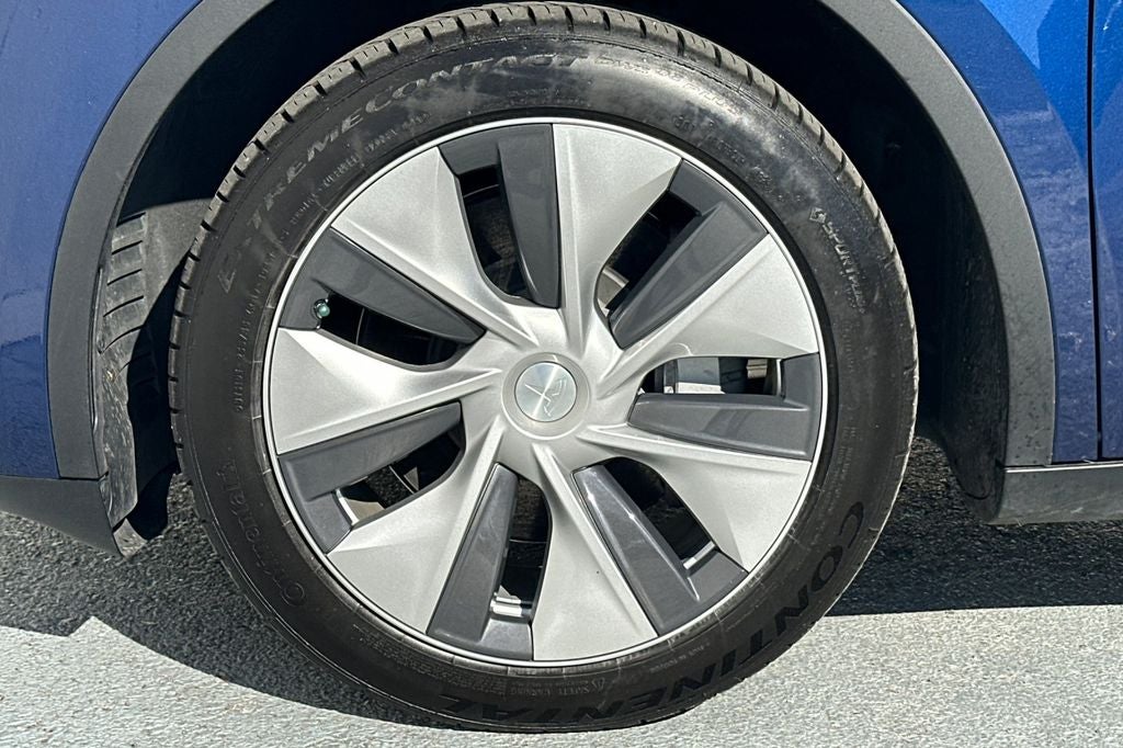 2023 Tesla Model Y HW4