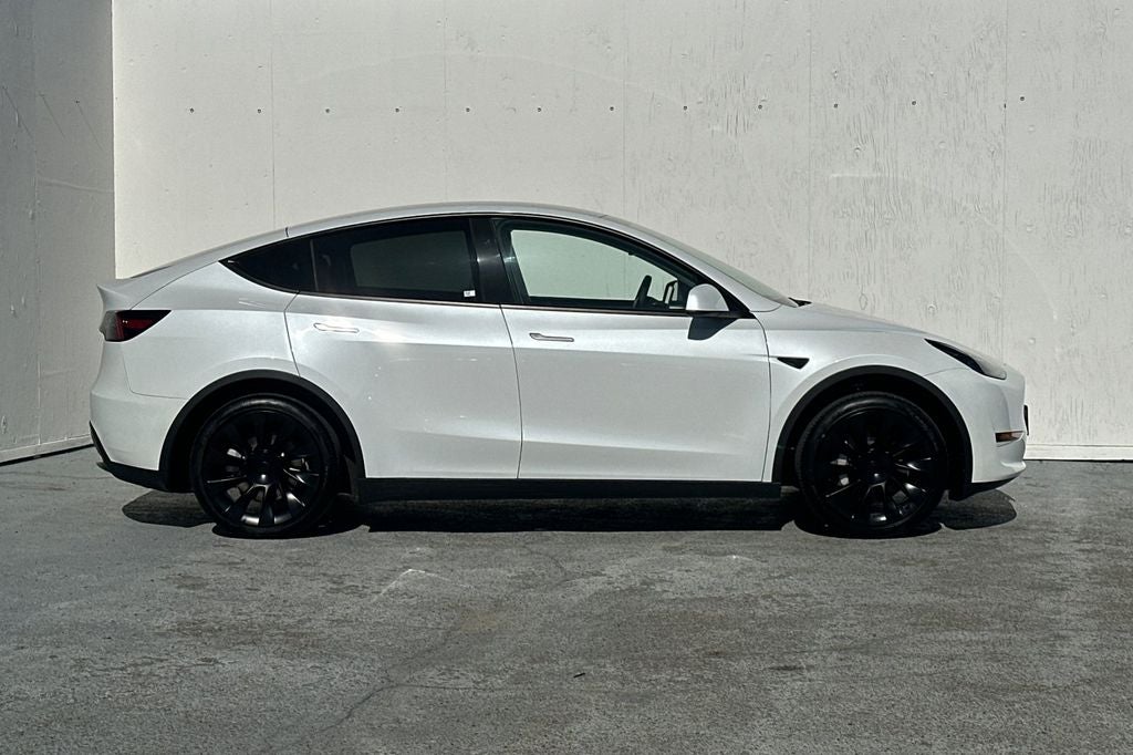 2024 Tesla Model Y Base
