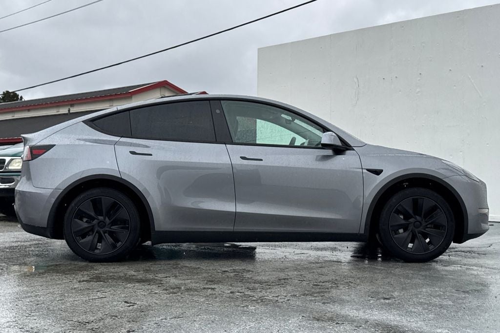 2025 Tesla Model Y Long Range