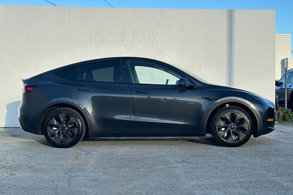 2025 Tesla Model Y Long Range