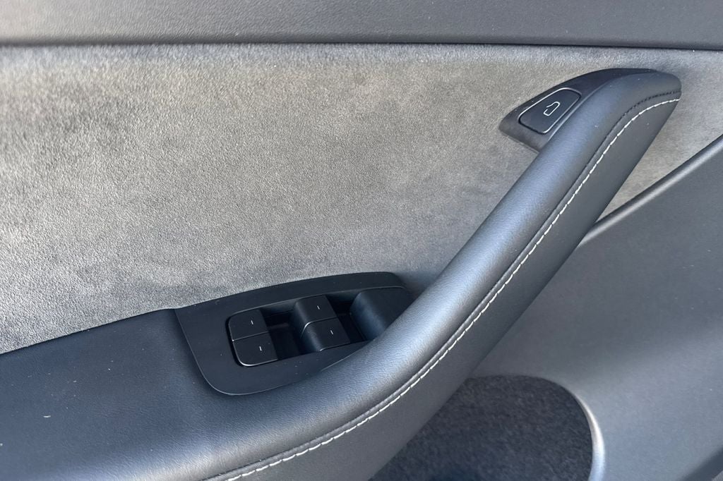 2025 Tesla Model Y Performance