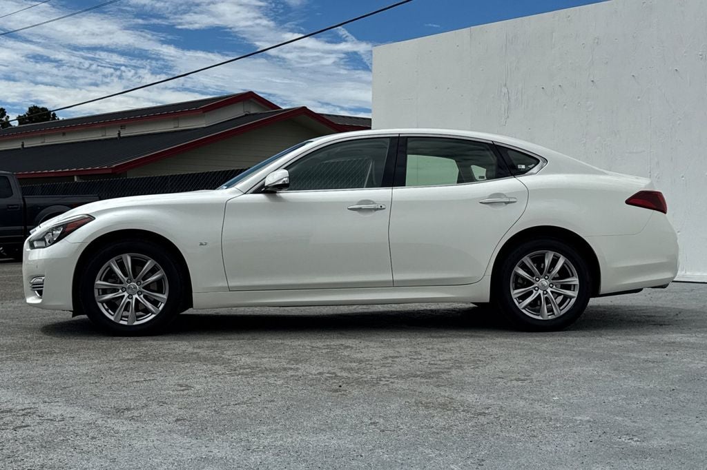 2017 INFINITI Q70 3.7X