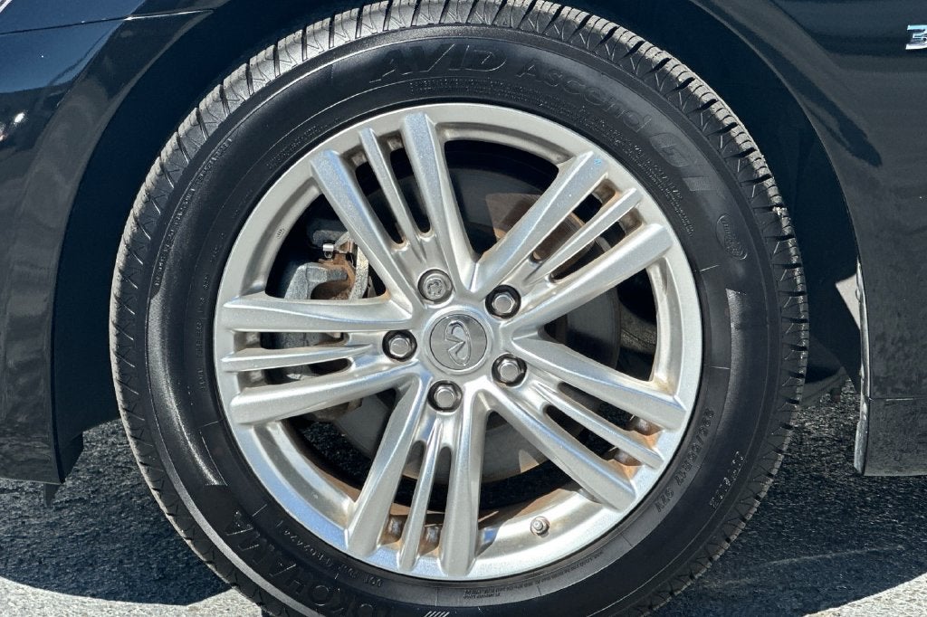 2015 INFINITI Q40 Base