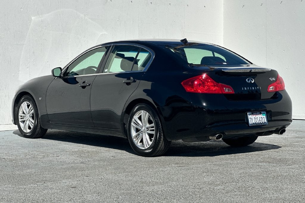 2015 INFINITI Q40 Base