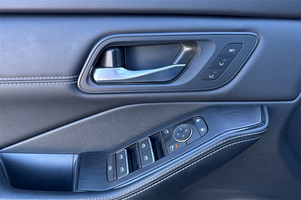 2025 Nissan Rogue SL CERTIFIED