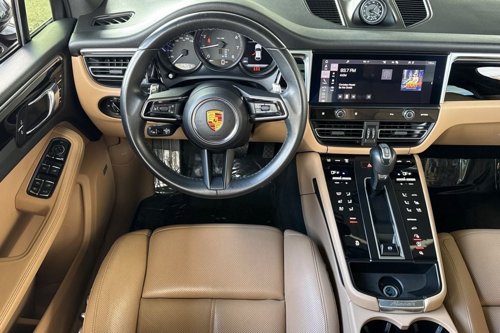 2022 Porsche Macan .