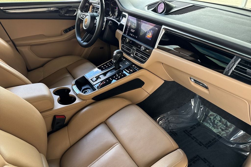 2022 Porsche Macan .