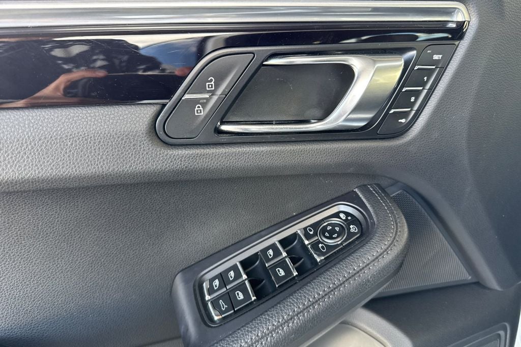 2021 Porsche Macan .